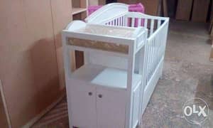 baby bed and changing table 0