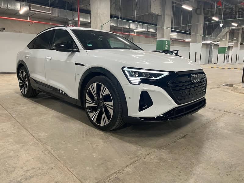 AUDI Q8 (etron) S line فى القاهرة للمعاينة zero km ،2024 سقف بانوراما