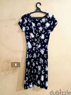 Black Floral V-Neck Midi Dress With A Tie Stylish Waist in the Middle 0