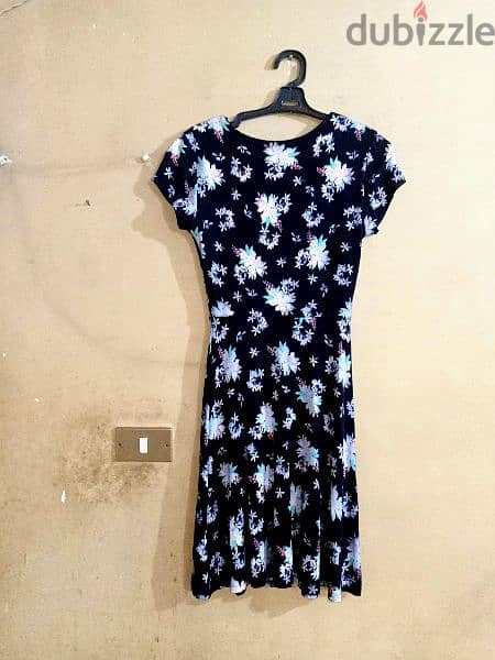 Black Floral V-Neck Midi Dress With A Tie Stylish Waist in the Middle 2