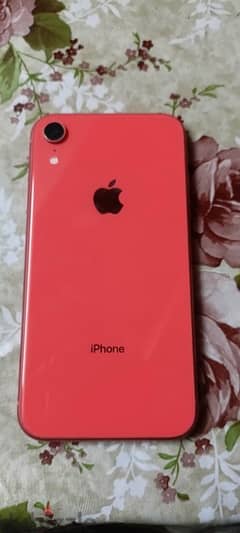 iPhone XR coral color and battery 80% 0