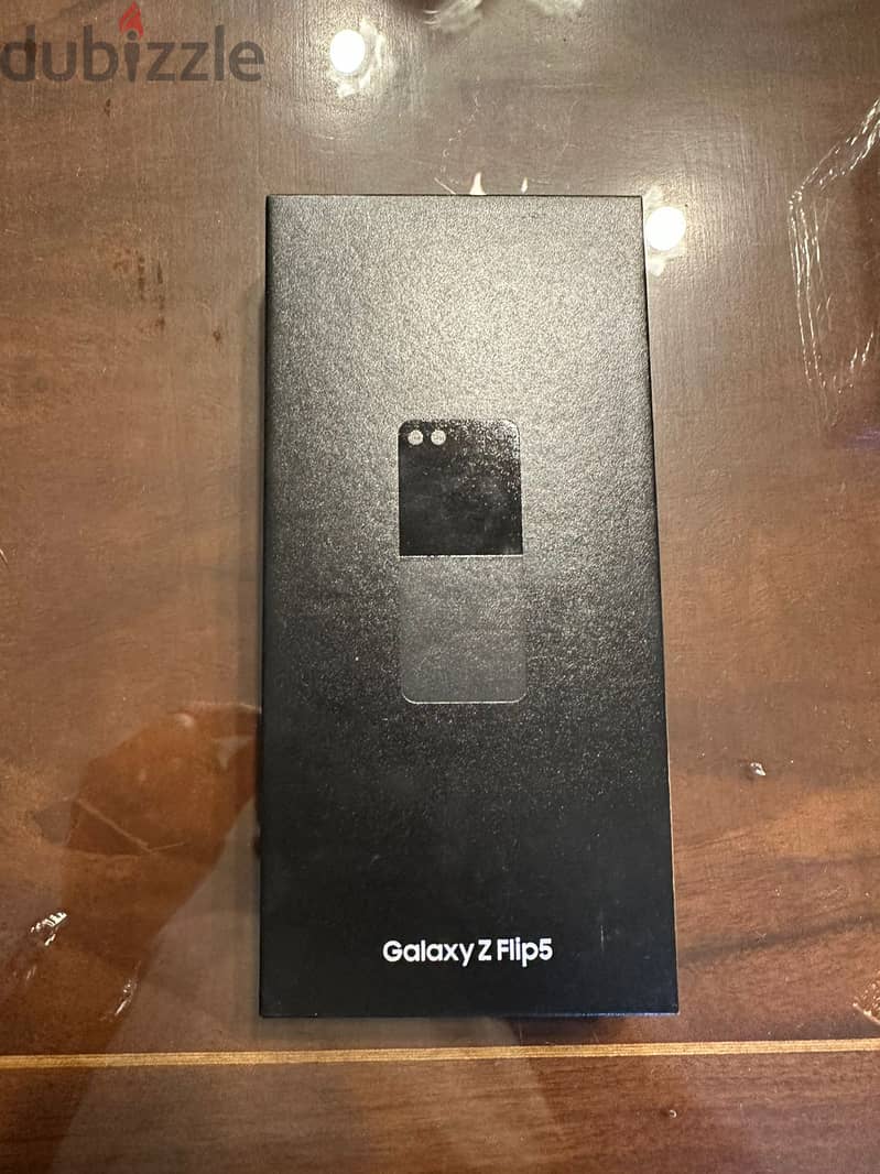 Samsung Galaxy Z Flip5  8GB | 512GB Graphite 2