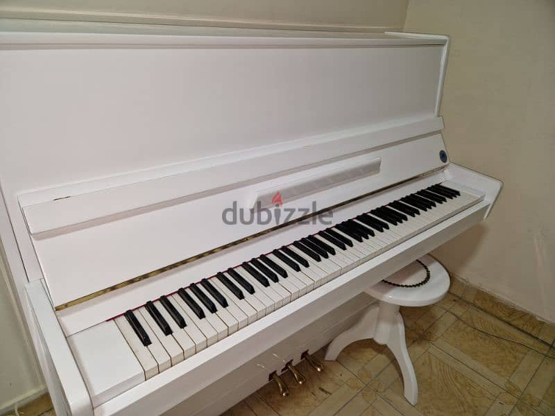 Bellarus Russian Modern piano as new 12
