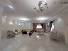شقة في فيلا مفروشة للايجار بالتجمع على شارع د. احمد عكاشة الرئيسي ٢١٠م