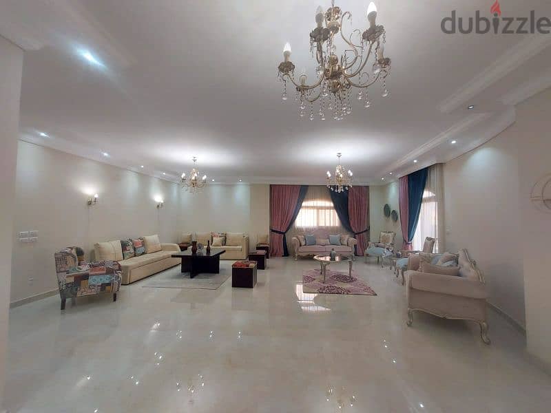 شقة في فيلا مفروشة للايجار بالتجمع على شارع د. احمد عكاشة الرئيسي ٢١٠م 4