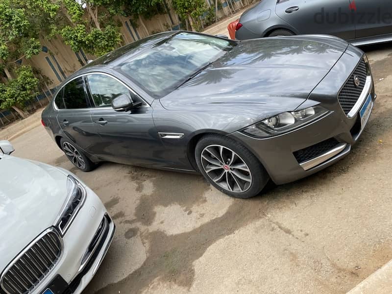 Jaguar XF 2016 portfolio GreyXBeige 0