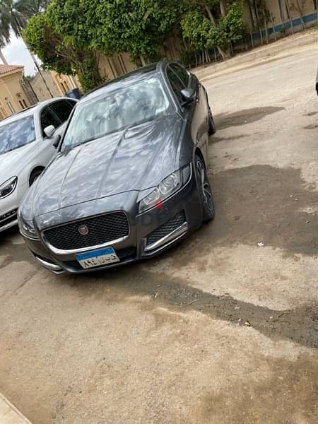 Jaguar XF 2016 portfolio GreyXBeige 3