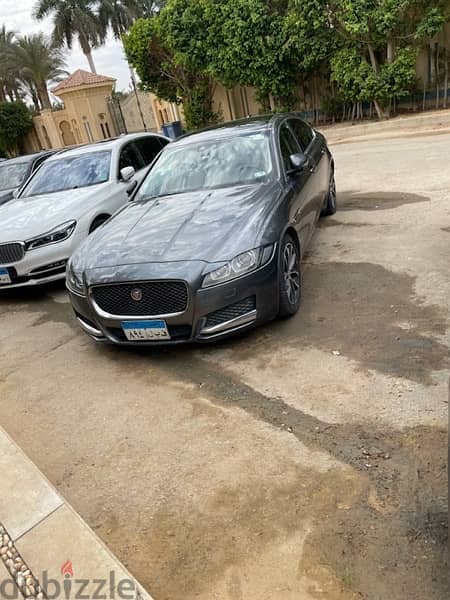 Jaguar XF 2016 portfolio GreyXBeige 8