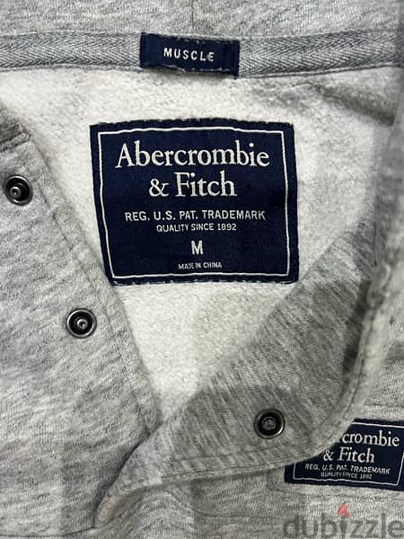 abercombie & fitch meduim in mint condition 2