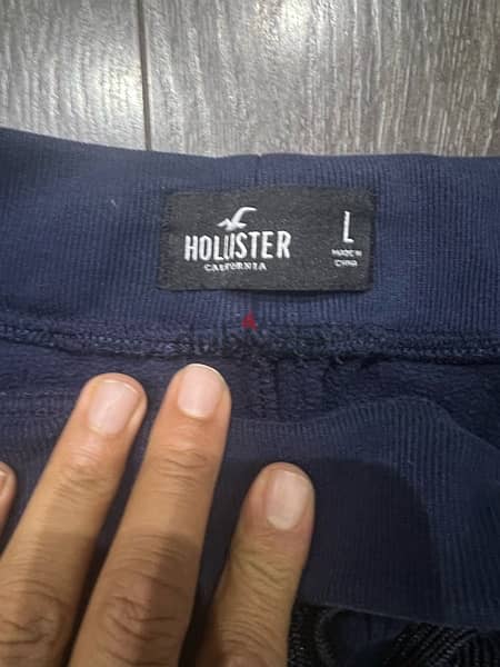 blue holister size large in mint condition 2