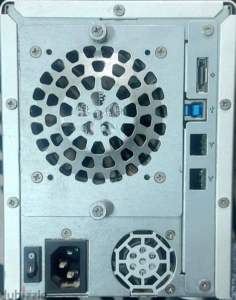 نظام تخزين قوي ومبتكر ٤ هارد ديسك ١٦ تيرا 1