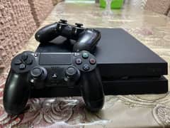 Playstation 4 Very Good Condition + 2 original Joysticks 0