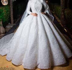 فستان زفاف بالطرحة  للبيع