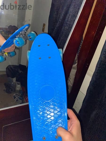 skateboard (blue) with lightning wheels 1