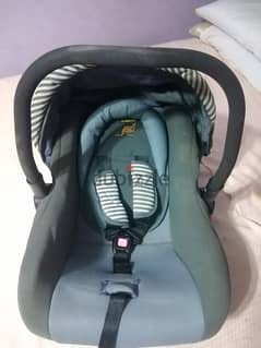 car seat for babies بحاله ممتازه