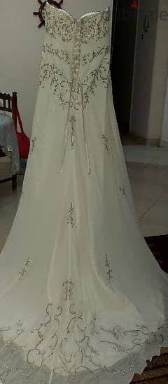 فستان زفاف استخدام مرة واحدة