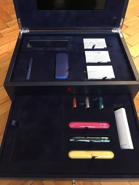 iqos 3 duo with media player and several covers and all accessories 1