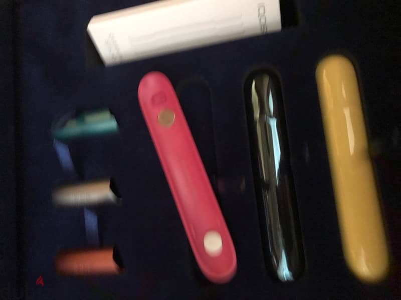 iqos 3 duo with media player and several covers and all accessories 5