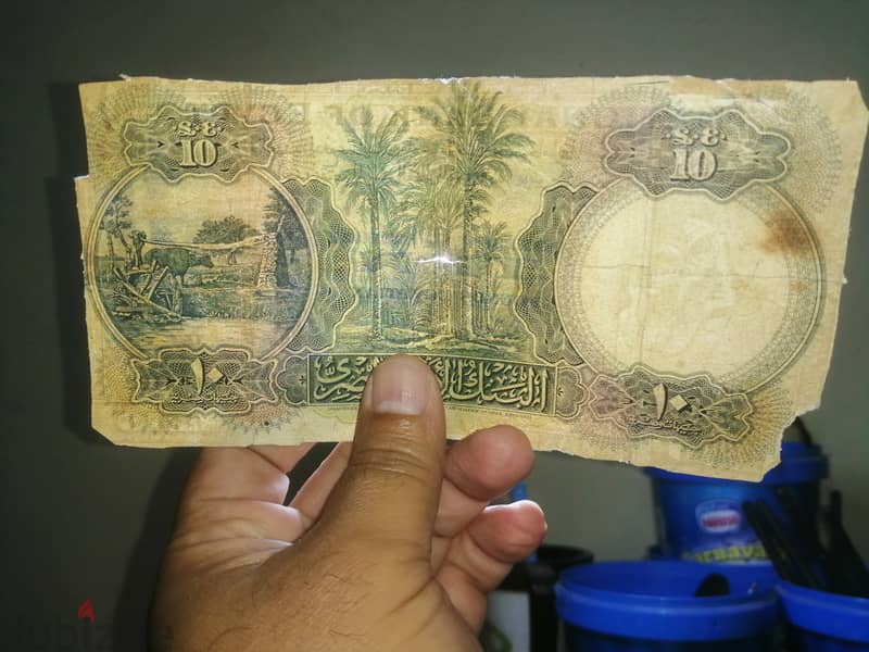 10 جنيهات مصرية اصدار سنة 1948 الحالة موضحه بالصور 1