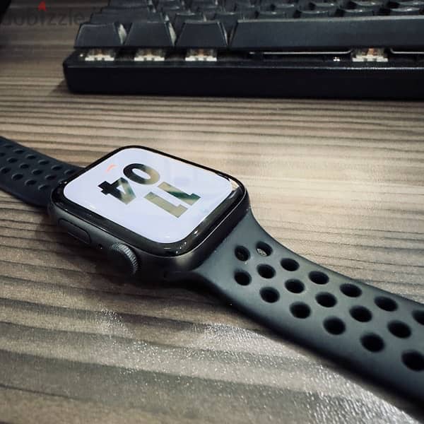 Apple Watch Series 5 nike Edition 44 mm - ساعه ابل الجيل الخامس نايك 1