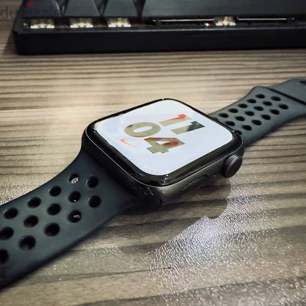 Apple Watch Series 5 nike Edition 44 mm - ساعه ابل الجيل الخامس نايك 2