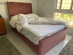 Single pink bed with matress 0