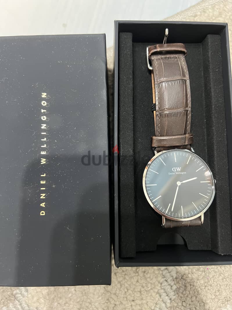 ساعه رجالي ماركة Daniel wellington 1