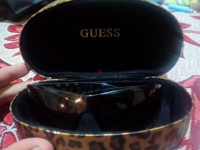 نضارة guess original black من فرنسا و واحده brown