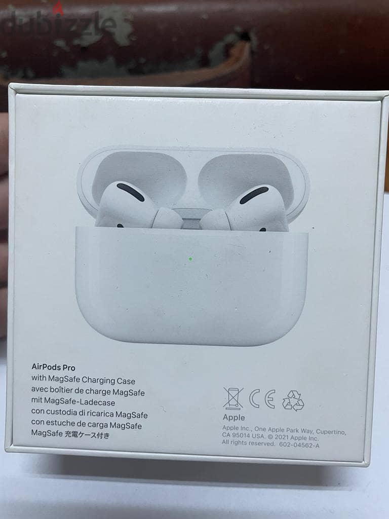 AirPods Pro with Magsafe charging case الحاله ممتازه جدا 8