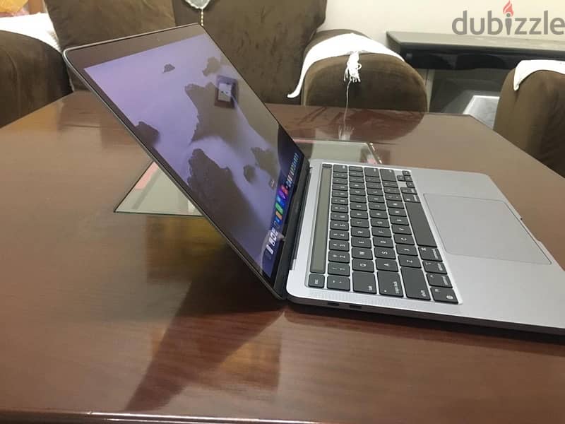 MacBook  pro m1 2020   ( Like New ) 4