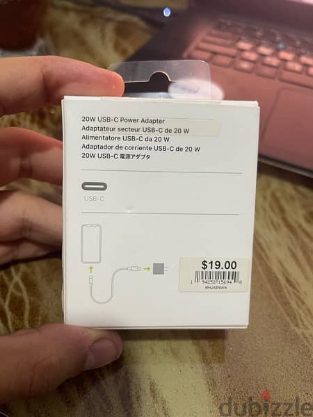 Original Apple USB-C charger from the USA store 1