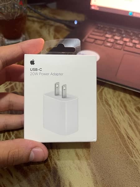 Original Apple USB-C charger from the USA store 2
