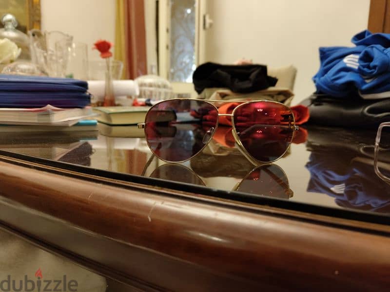 2 pairs of sunglasses 4