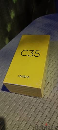 علبة realme c35