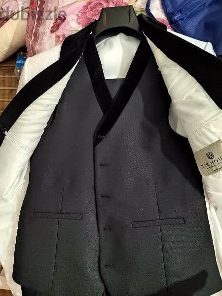 بدلة عريس من تاي هاوس معاها القميص والجزمه والببيون 1