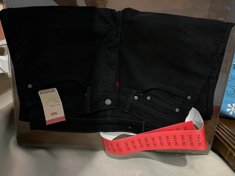 LEVI’S Slim fit black jeans 1
