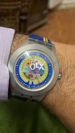 ساعة يد بألوان عصرية وصناعة سويسرية أصلية 0