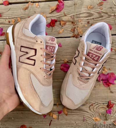 تصفيات كوتشي حريمي كل المقاسات - new balance و nike