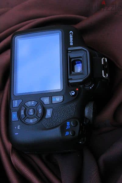 Canon 2000D Shutter 700 جديدة 11