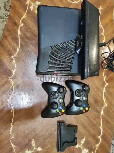 Xbox 360 with 2 joysticks 0