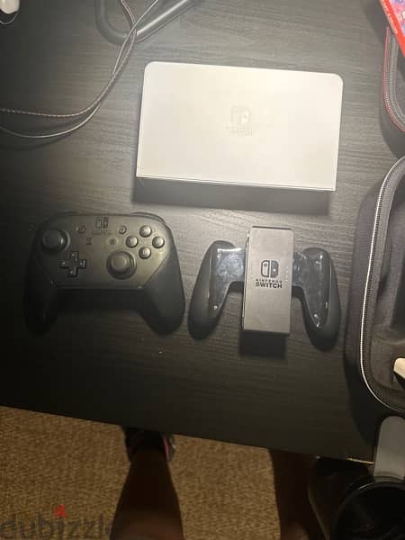 NINTENDO SWITCH OLED *MINT CONDITION* + ALL ACCSESORIES 3