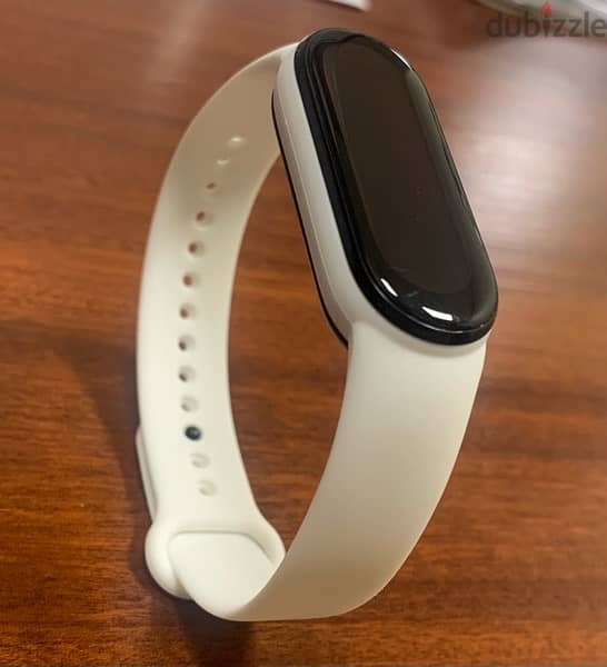 Xiaomi smart watch Mi band 6 white with its charger and 4 new straps. 2