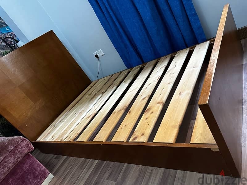 سرير خشب مستعمل بحاله ممتازه 2