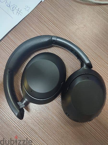 Sony XB910n headphones 4