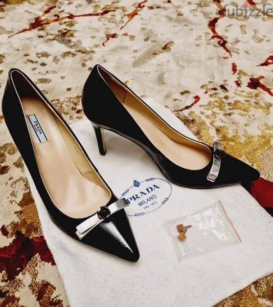 prada heels black & gold 0