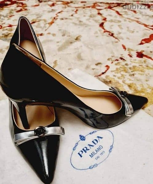 prada heels black & gold 1