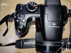 للبيع كاميرا ديجيتال للمحترفين والهواه ماركة FUJIFILM وارد المانيا