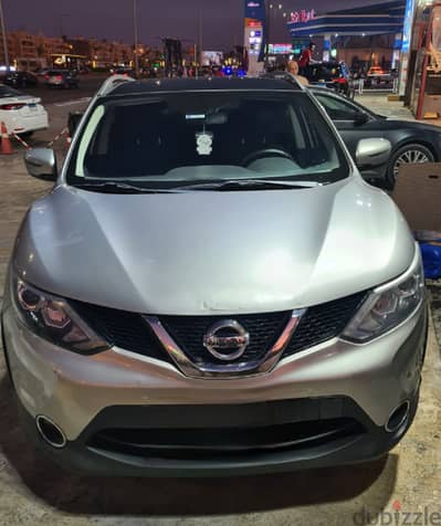 Silver Nissan Qashqai 2017