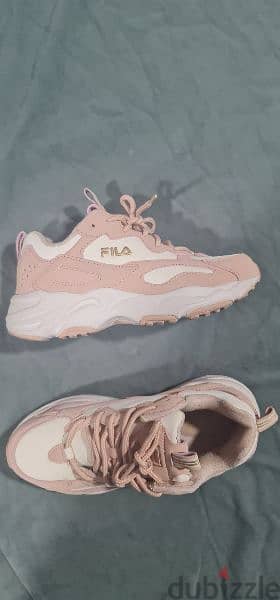 كوتشي Fila اصلي وارد الكويت بحالة الجديد تماما 4