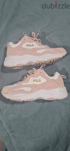 كوتشي Fila اصلي وارد الكويت بحالة الجديد تماما 5